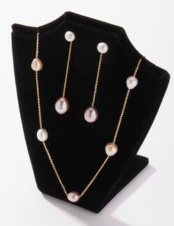 Necklace & earrings