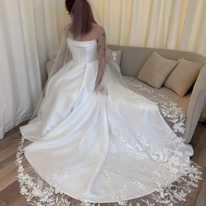 Trailing lace