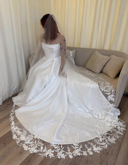 Trailing lace
