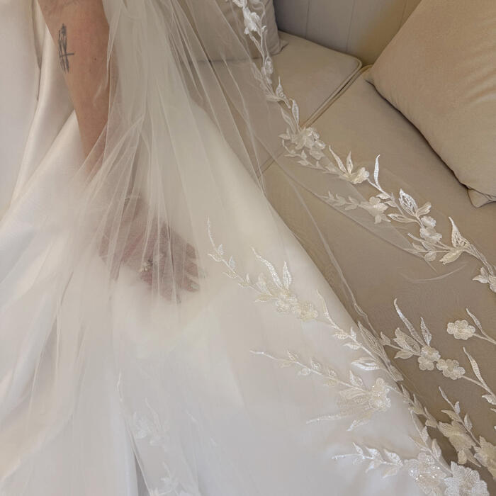 Trailing lace