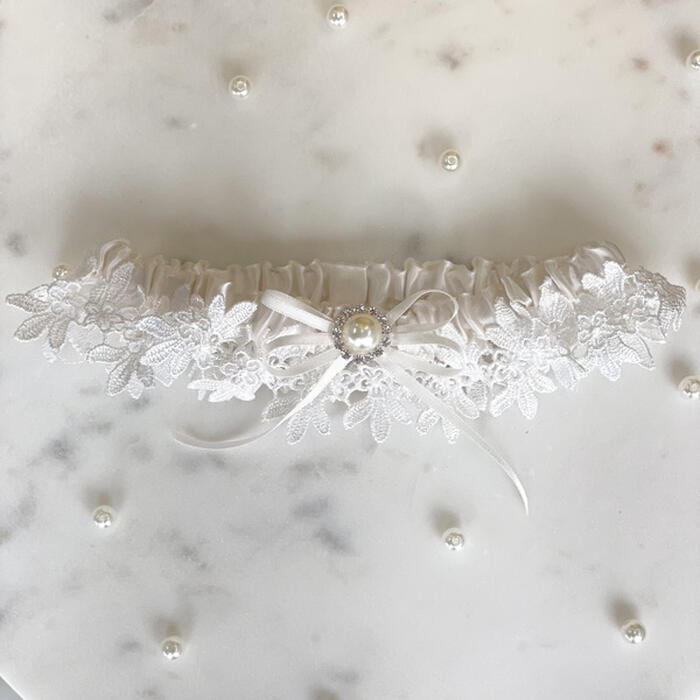 Lace and pearl garter
