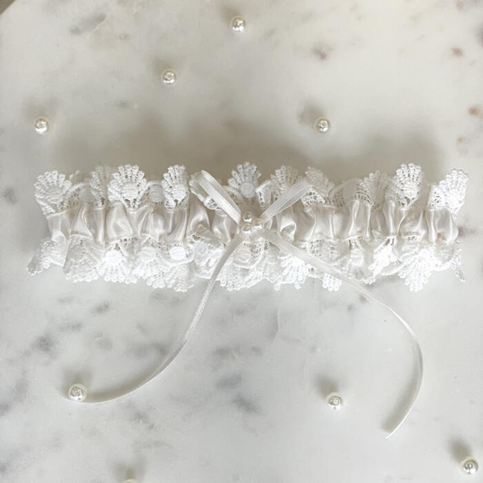 Lace and pearl garter