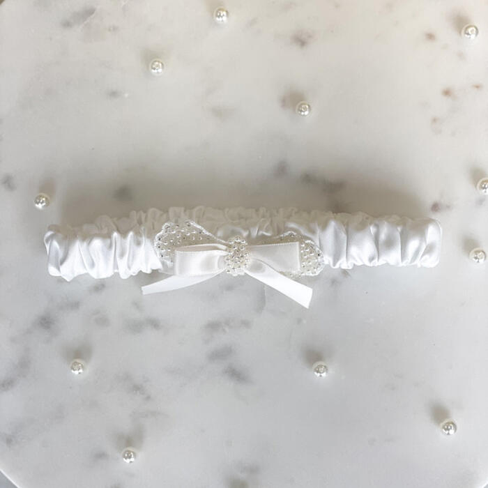 Pearl bow garter
