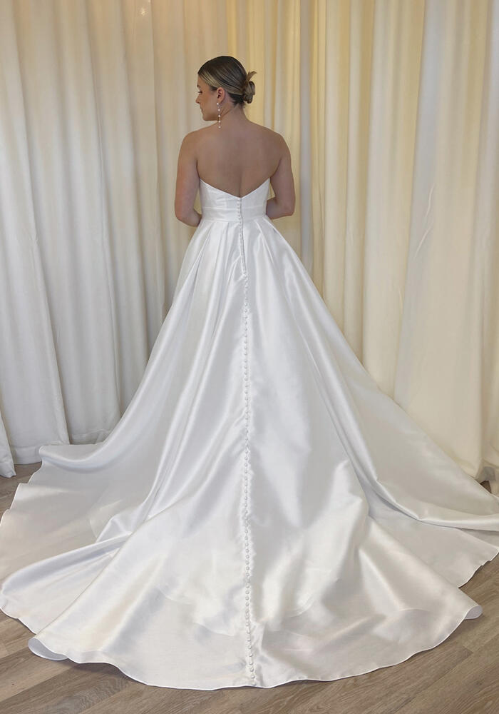 Forget Me Knot Prague | Wedding Dress New Zealand