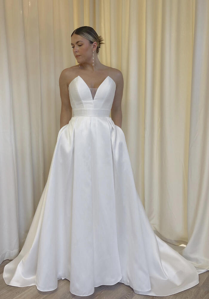 Forget Me Knot Prague | Wedding Dress New Zealand