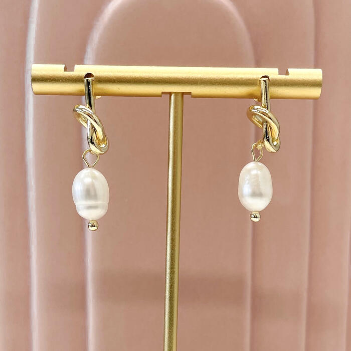 Knot & Pearl