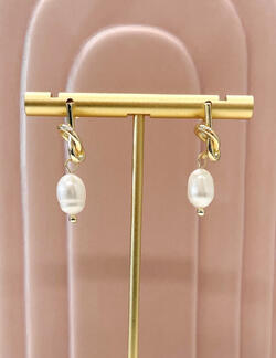 Knot & Pearl