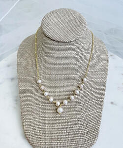 Drop pearl necklace