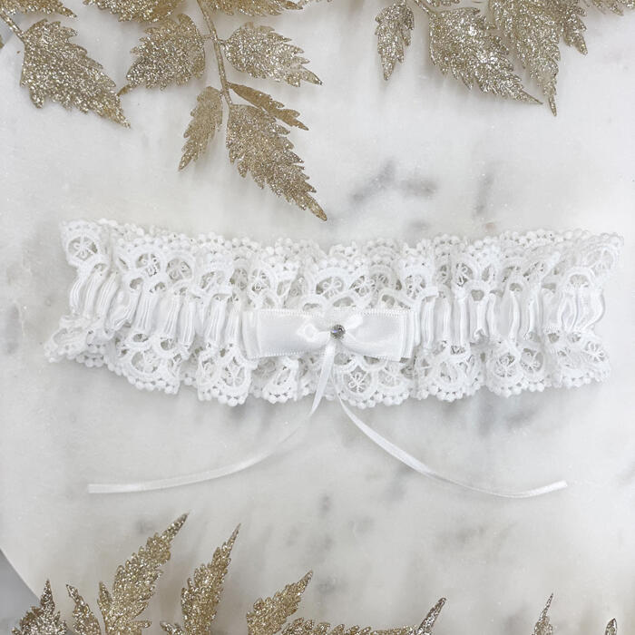 Ruffled lace garter
