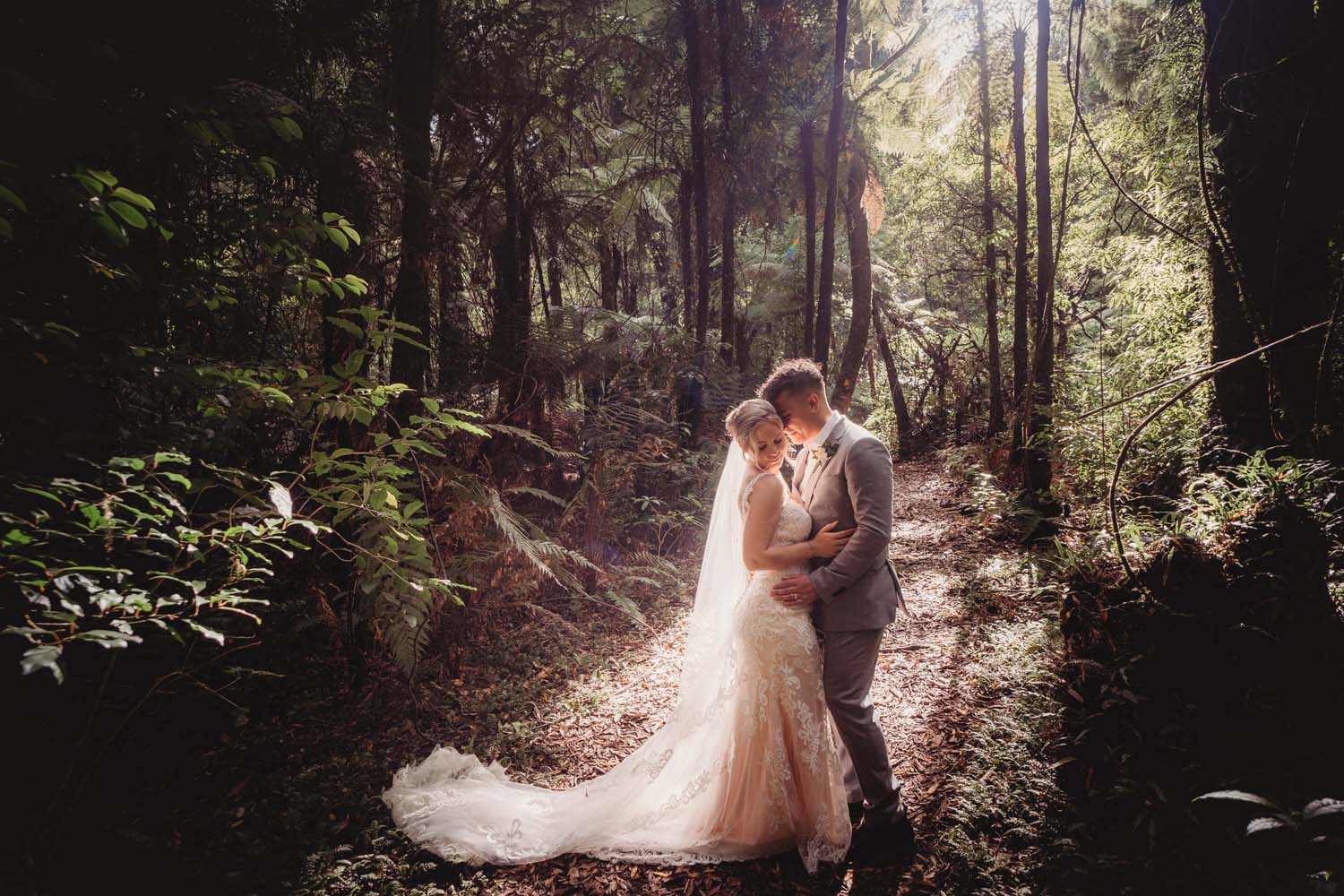 Summer Lake Wedding in Rotorua