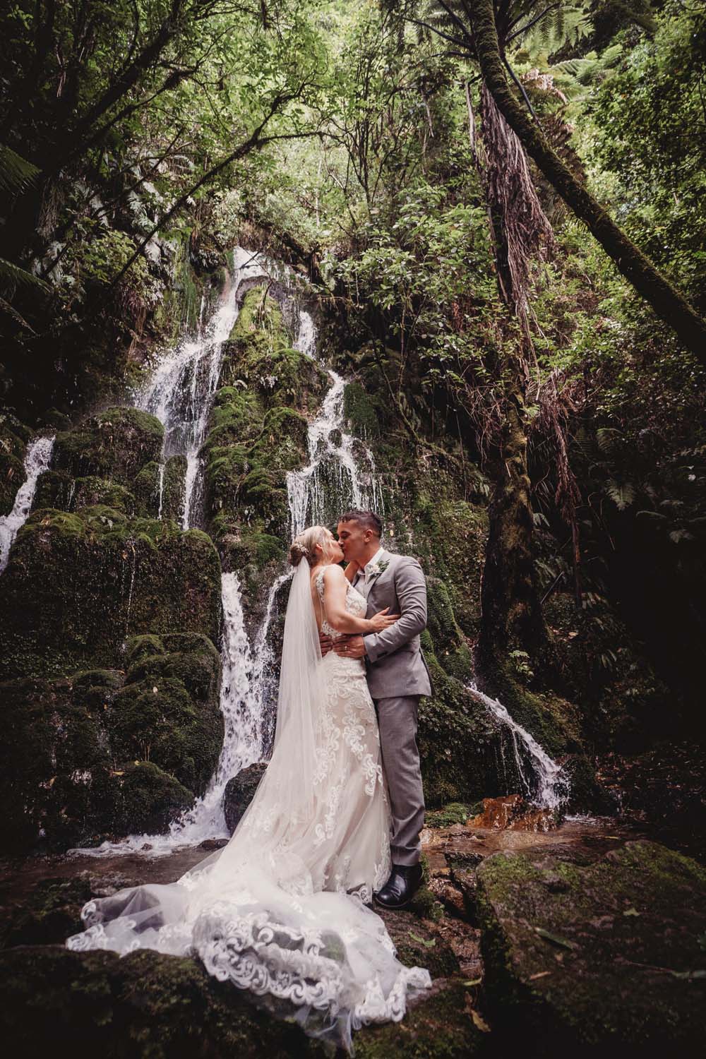 Summer Lake Wedding in Rotorua 