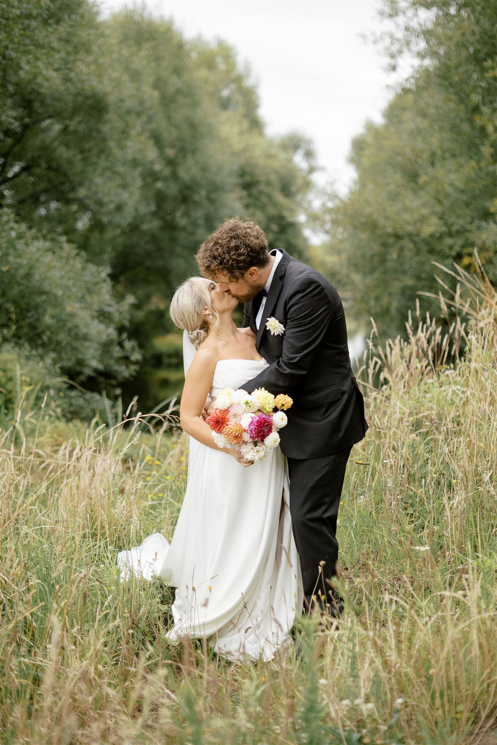 Idyllic Outdoor Wedding at Backpaddock Lakes