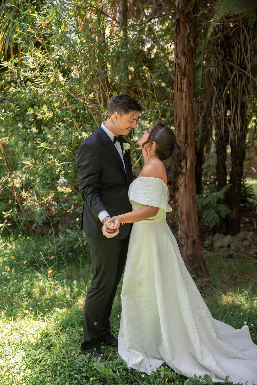 Fun and Cheerful Golf Club Wedding in Raglan