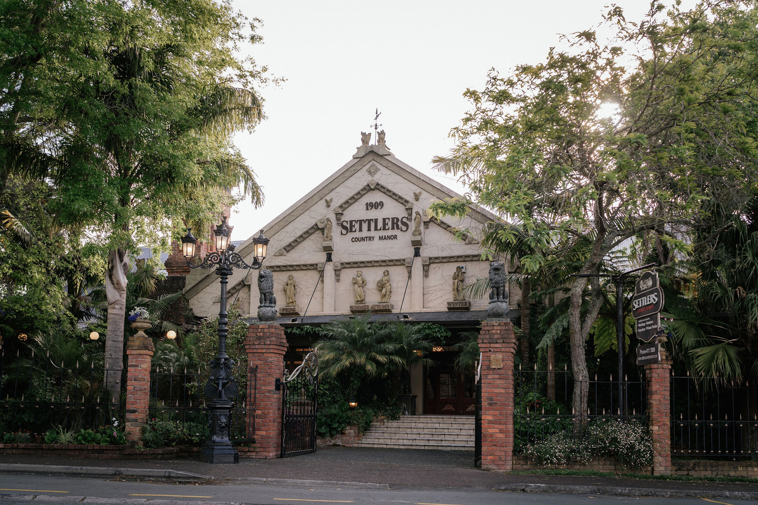 Romantic Church &amp; Estate Wedding in Auckland