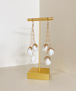 Porcelain and gold earring