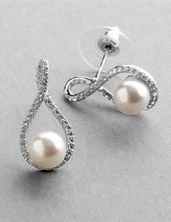 Eternity symbol combined with a bold pearl