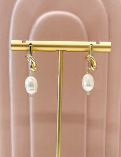 Knot & Pearl
