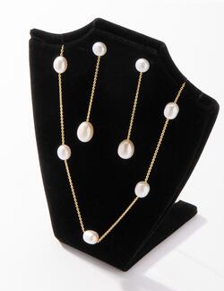 Necklace & earrings