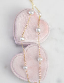 Spaced pearls