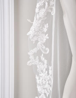 Scalloped lace