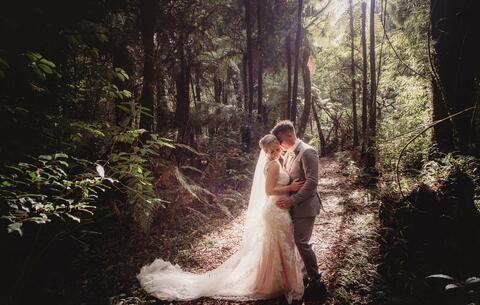 Summer Lake Wedding in Rotorua