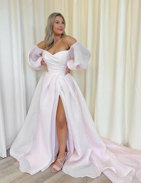 Wedding dresses for curvy brides online