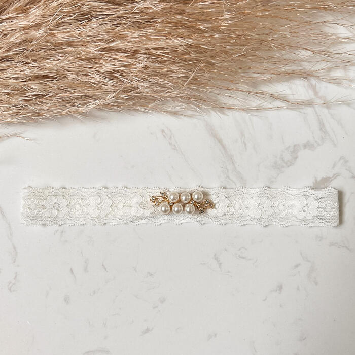 Soft lace garter