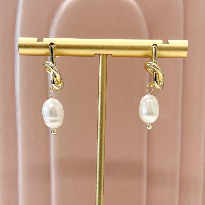 Knot & Pearl