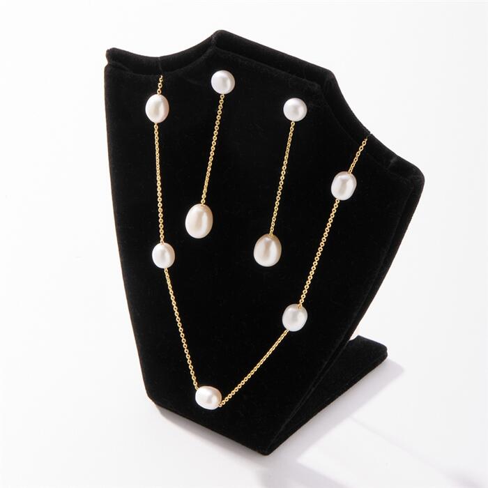 Necklace & earrings