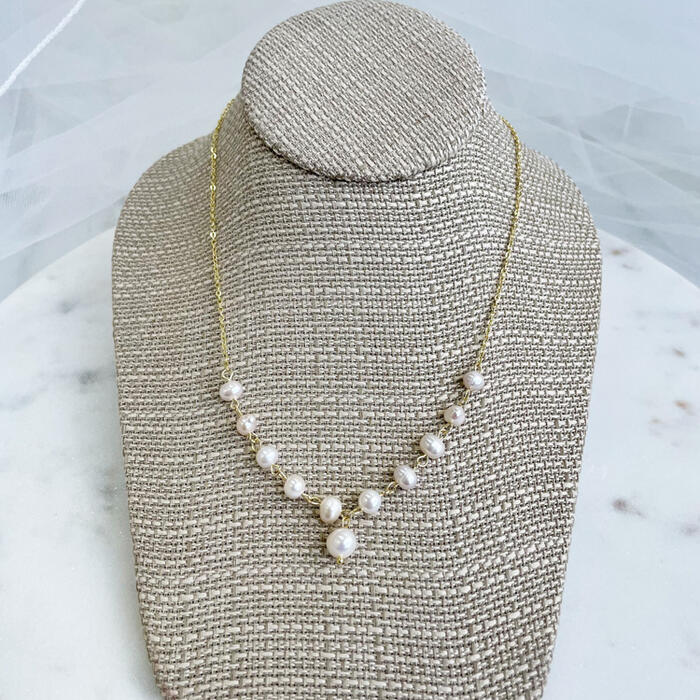 Drop pearl necklace